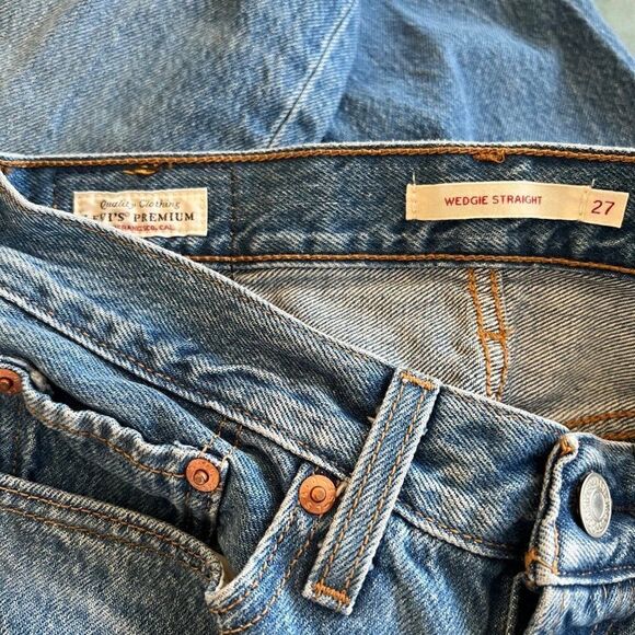 Levi's Women's Wedgie Straight Distressed Frayed Raw Hem Button Fly Jeans - Picture 7 of 10